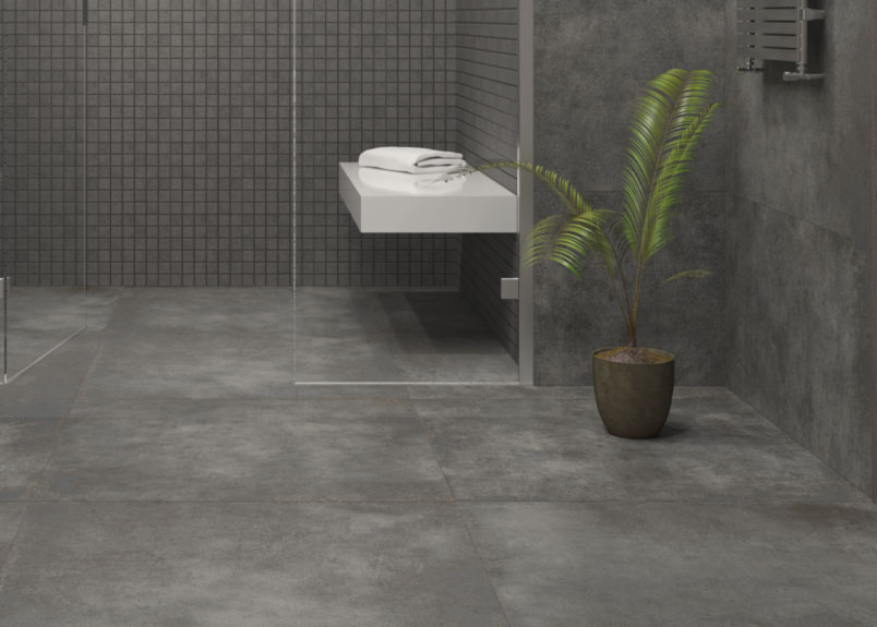 begehbare Dusche mit schwarzen Keramikfliesen in Betonoptik für Boden und Wand pureto Berlin Black