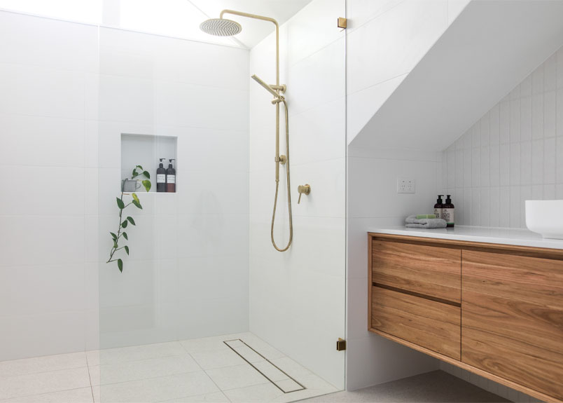 Badezimmer mit XL-Fliesen Pureto Milano White